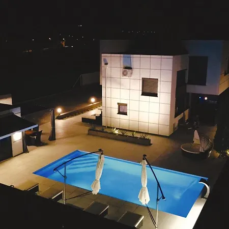 Cube - & Pool Villa Bihać