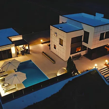 Cube - & Pool *