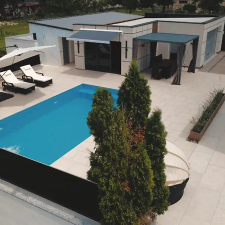 Cube - & Pool *