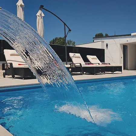 Cube - & Pool *