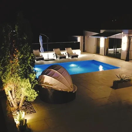 Cube - & Pool Villa Bihać